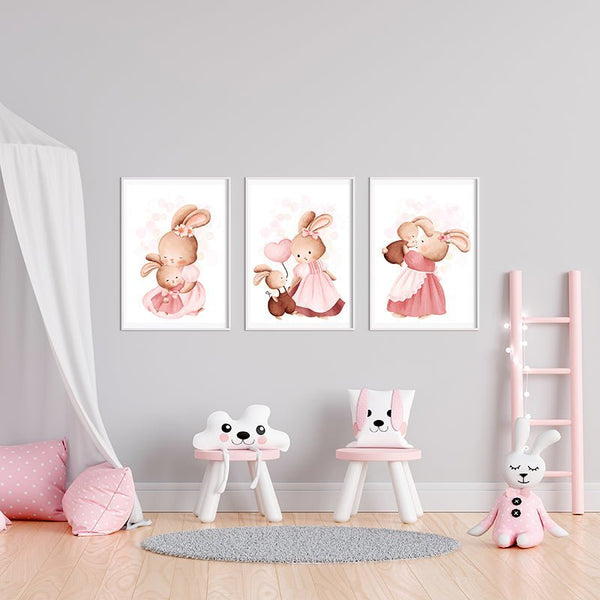 Sestava dětských obrazů s motivy králičí maminky a dětí.