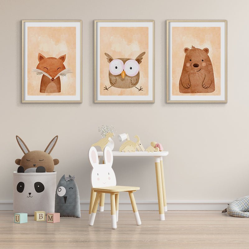 Sestava dětských plakátů roztomilých zvířátek do dětského pokojíčku.
